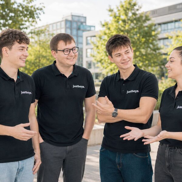 Das Team hinter justboys im Gespräch